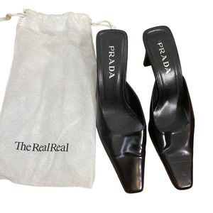 PRADA VINTAGE BLACK PUMPS HEELED
MULES